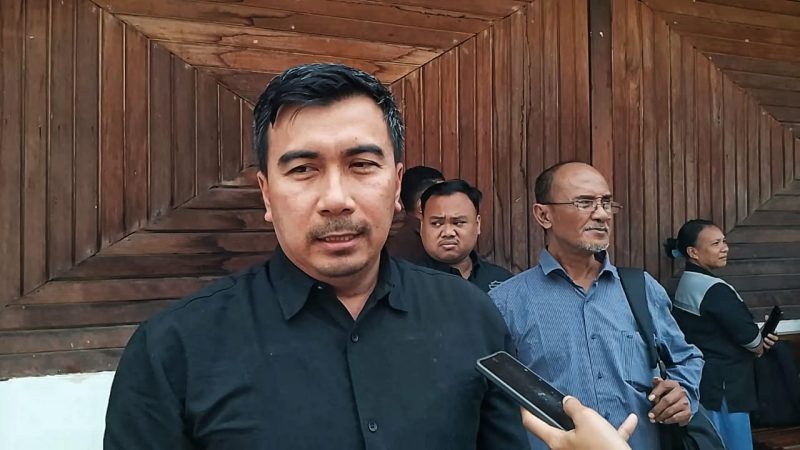 Ketua Tim JPU Kejaksaan Negeri Nabire, Eko Nuryanto, S.H., M.H., memberikan keterangan terkait sidang lanjutan perkara dugaan pembunuhan remaja di Kampung Waroki, Rabu (26/8/2026). Dok_ MP