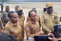 Kepala Dinas Pendidikan dan Kebudayaan Provinsi Papua Tengah Nurhaidah, SE, saat menerima aspirasi Solidaritas Pelajar West Papua (SPWP) di Nabire, Selasa (15/9/2026). Dok_Arief NT