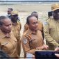 Kepala Dinas Pendidikan dan Kebudayaan Provinsi Papua Tengah Nurhaidah, SE, saat menerima aspirasi Solidaritas Pelajar West Papua (SPWP) di Nabire, Selasa (15/9/2026). Dok_Arief NT