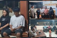 Personel Polsek Makimi bersama keluarga dalam proses penyelesaian laporan orang hilang dan penyerahan anak kepada pihak keluarga di Aula Polsek Makimi, Selasa (15/9/2026). Dok_ Andi NT