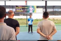 Kasrem 173/PVB Kolonel Inf Abi Kusnianto saat membuka pertandingan tenis dalam rangka HUT ke-81 TNI di Lapangan Tenis Korem 173/PVB Nabire, Rabu (16/9/2026).