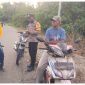 Personel Polsek Makimi saat melaksanakan patroli Kamtibmas dan menyambangi warga di wilayah hukum Polsek Makimi, Kabupaten Nabire. Dok_Polsek Makimi