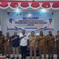 Sekda Papua Tengah dr. Silwanus Sumule membacakan sambutan Gubernur Meki Nawipa saat membuka Workshop Program Bangkit di Nabire, Selasa (22/9/2026). Dok_FNM