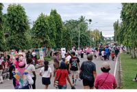 Pelaku UMKM berjualan di kawasan Car Free Day (CFD) Kabupaten Nabire. Sejumlah pedagang mempertanyakan mekanisme retribusi sampah Rp50 ribu per bulan. Dok_NT