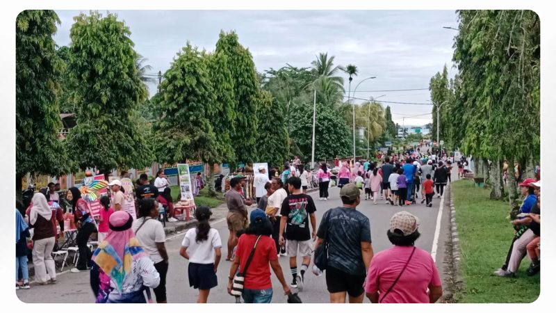 Pelaku UMKM berjualan di kawasan Car Free Day (CFD) Kabupaten Nabire. Sejumlah pedagang mempertanyakan mekanisme retribusi sampah Rp50 ribu per bulan. Dok_NT