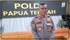 Plt. Kabid Humas Polda Papua Tengah Kompol Henry J. Manurung, S.Sos., menyampaikan dukungan Polda Papua Tengah terhadap penanganan perkara di Polres Deiyai. Dok_Arief NT